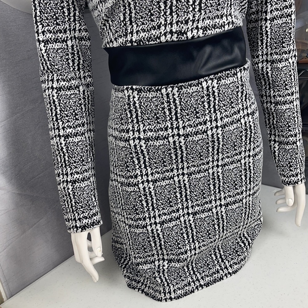 Michael Kors! Look Sharp In This One! - image 4